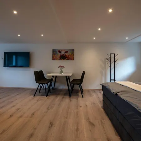Modernes, Stilvolles 3 *