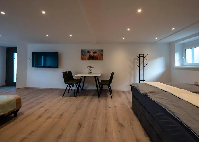 Modernes, Stilvolles 3 *