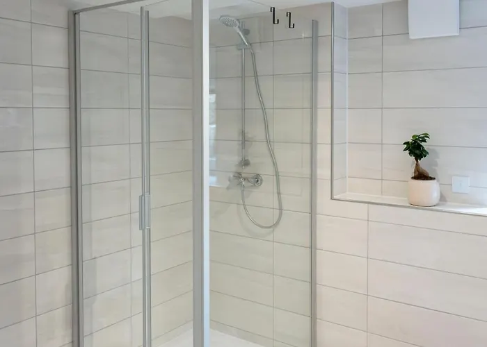 Modernes, Stilvolles 3 *